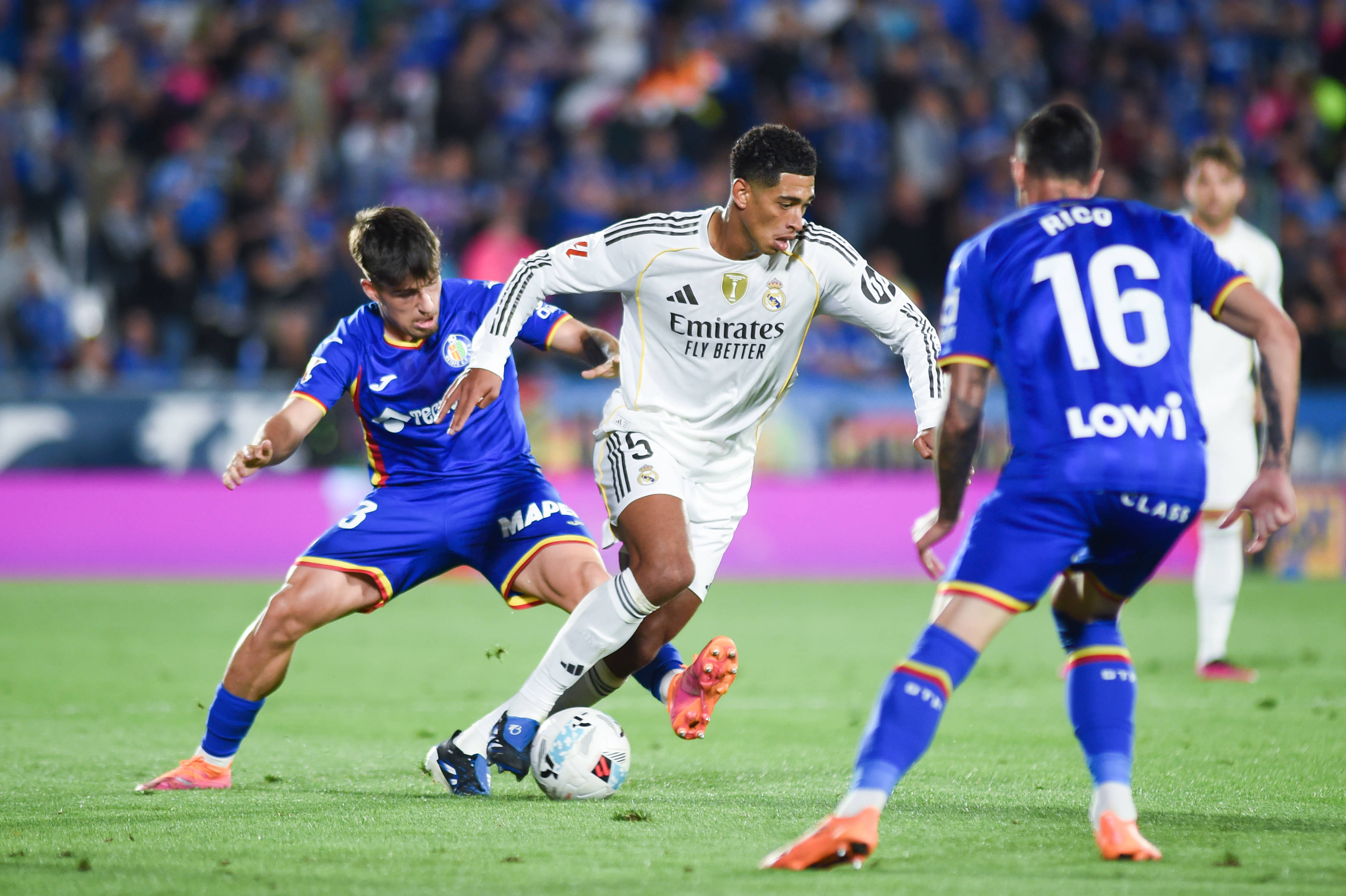 包含皇马全取三分，提前锁定小组第二的词条